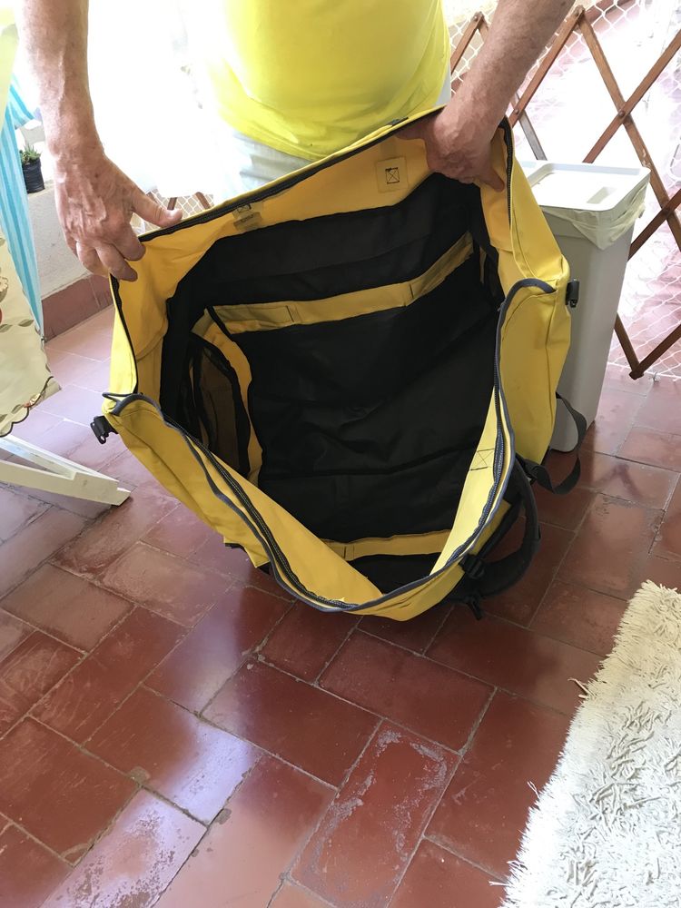Mochila de viajem de com grande espaco