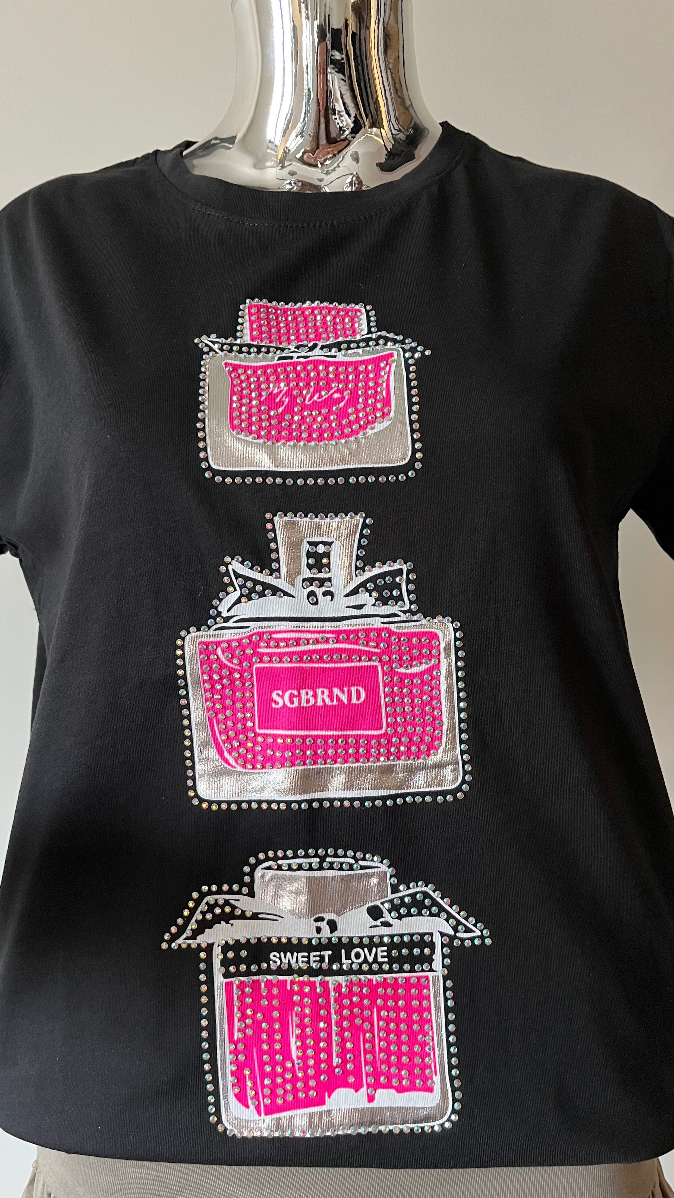 Czarny T-shirt z motywem perfum