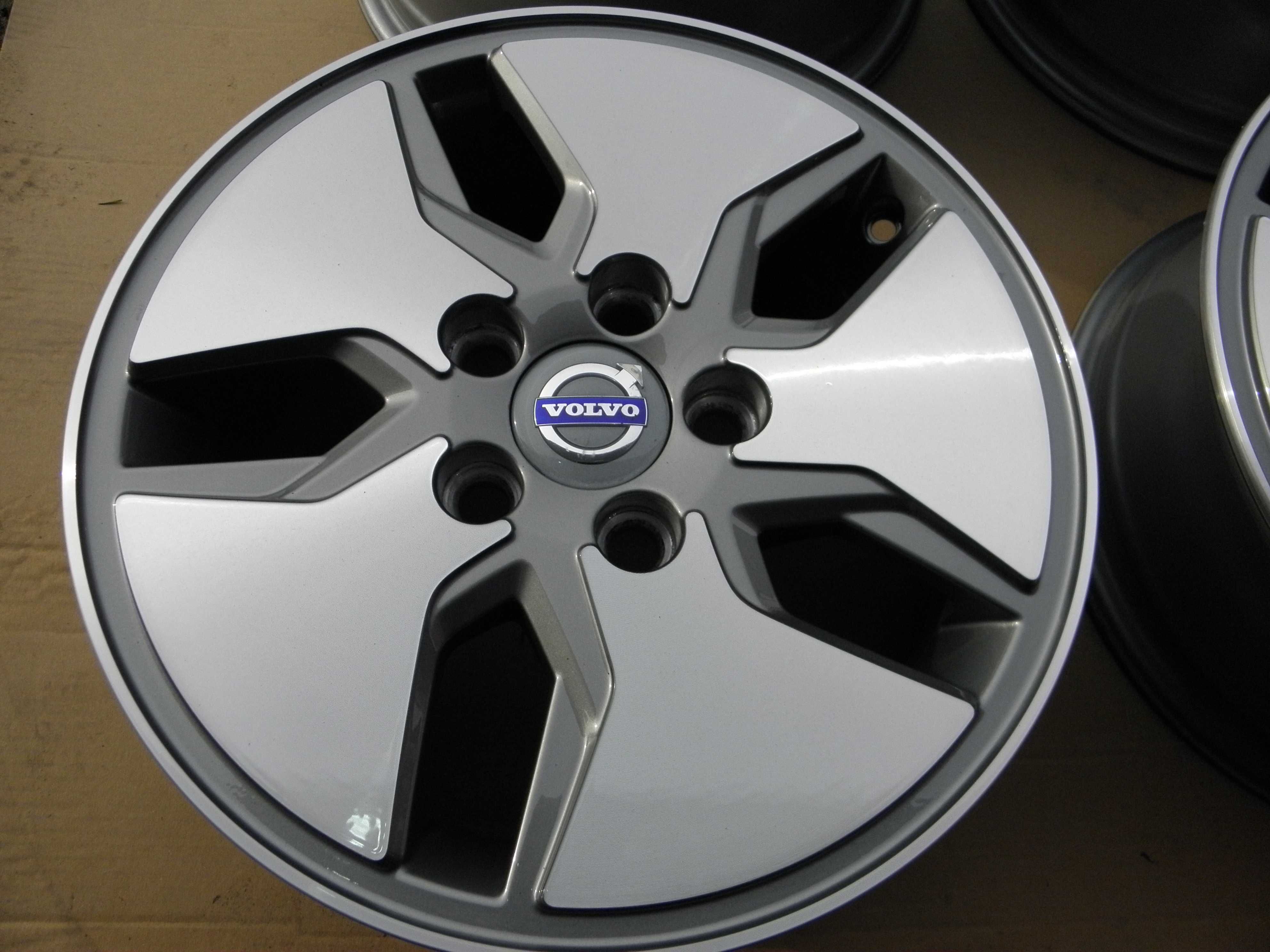 Felgi 15 VOLVO C30 V40 S40 V50 5X108 ET46 jak nowe Oryginał