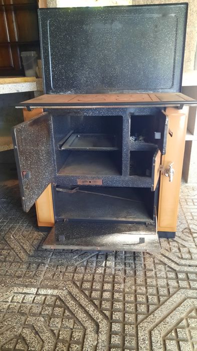 Fogao de lenha em excelente estado. Pesado.Da Oliveirinha, dos antigos