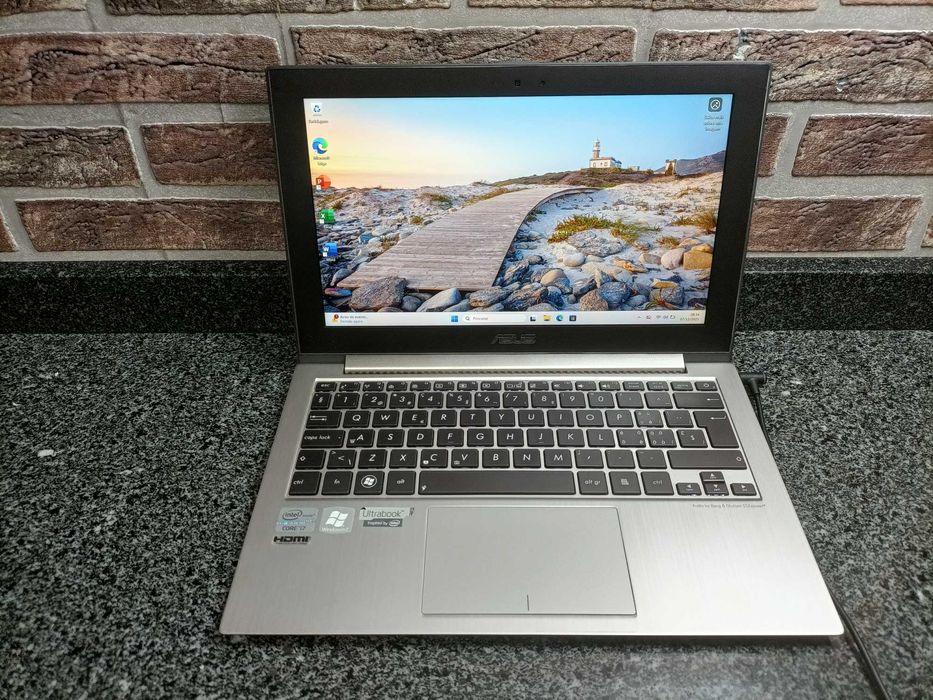 Asus UX21A Ultrabook core i7 4gb RAM, 128gb SSD