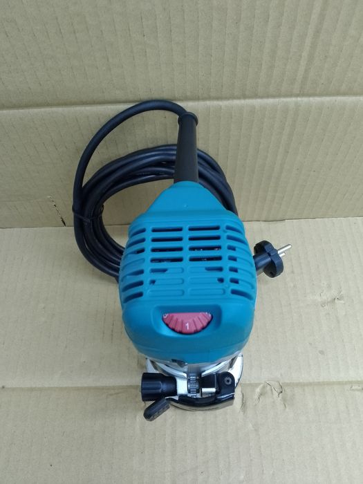Makita RT0700C Frezarka Górnowrzecionowa Krawędziowa 710W 8mm