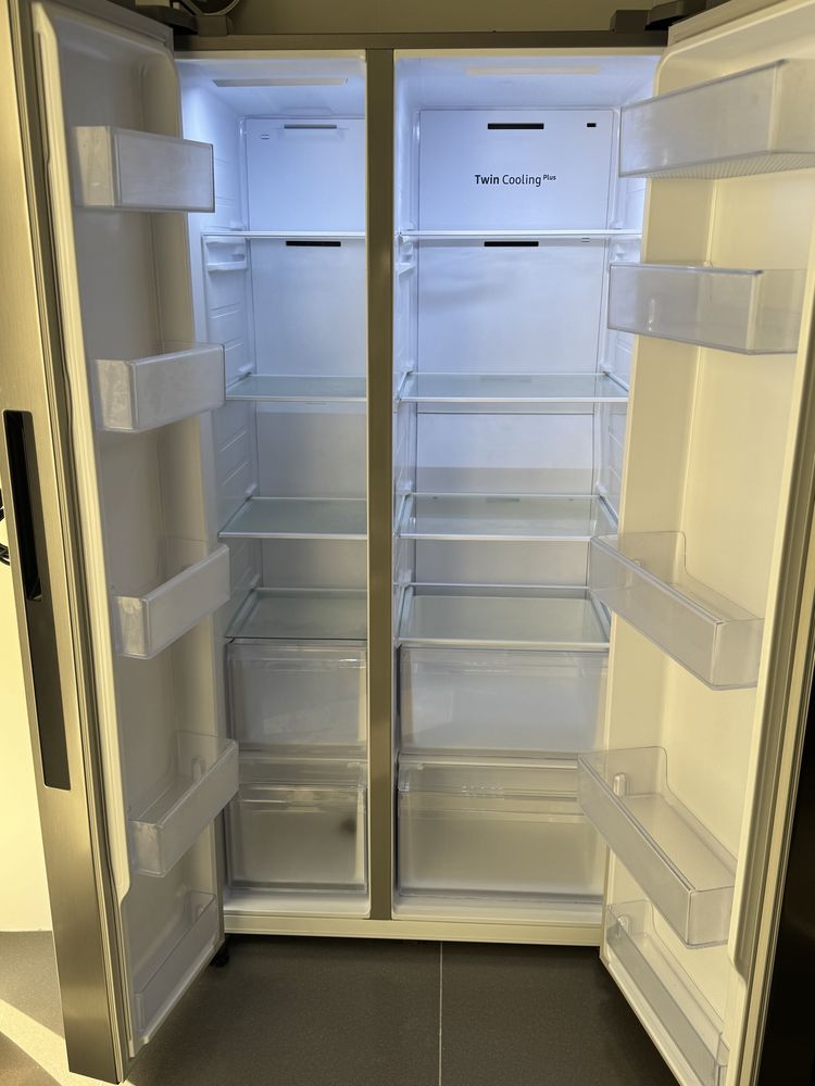Холодильник Samsung Side by Side 2021року