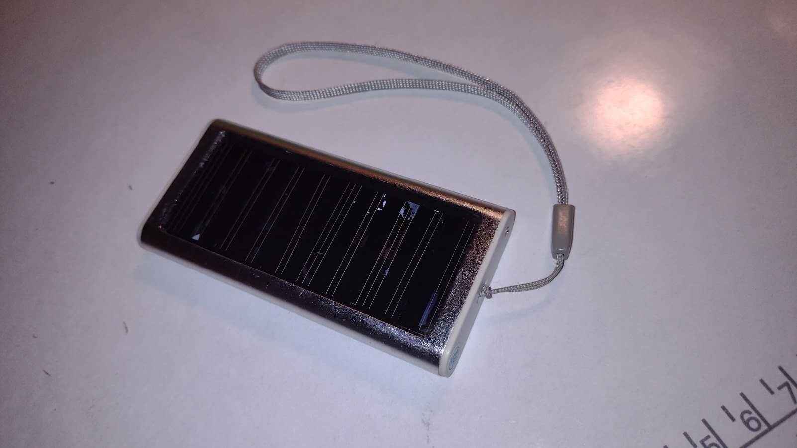 Продам зарядное устройство на солнечных батареях SOLAR CHARGER NB002