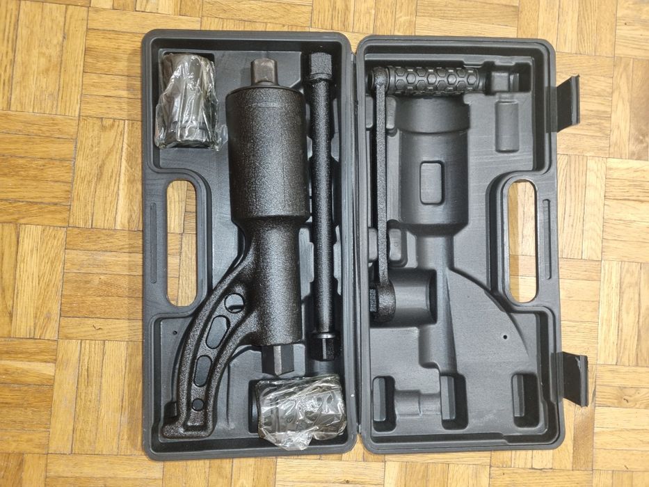 Klucz do kół skrzyni biegów

KLUCZ DO KÓŁ Z PRZEKŁADNIĄ NASADKI 30 , 3