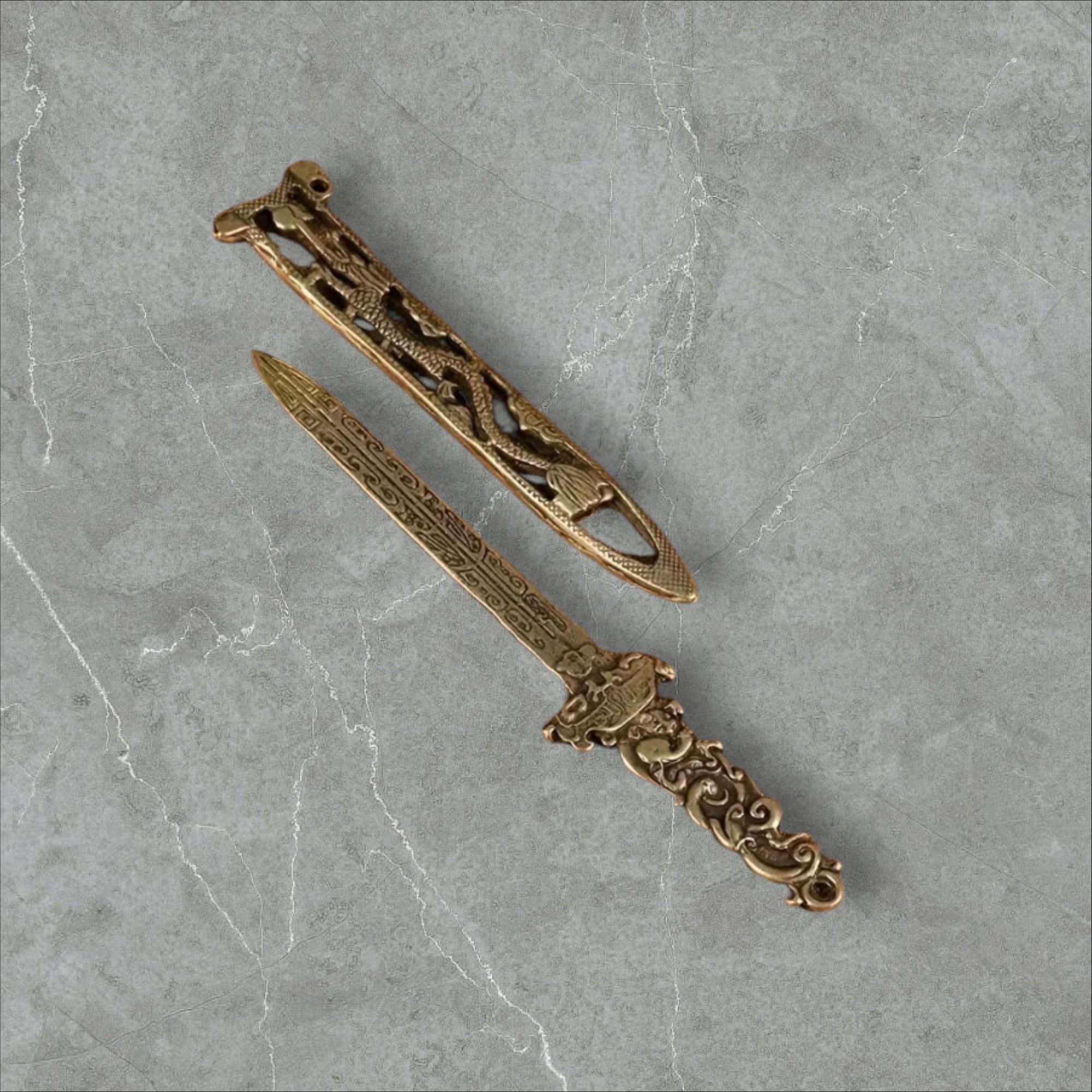 Espada em Metal com Baínha