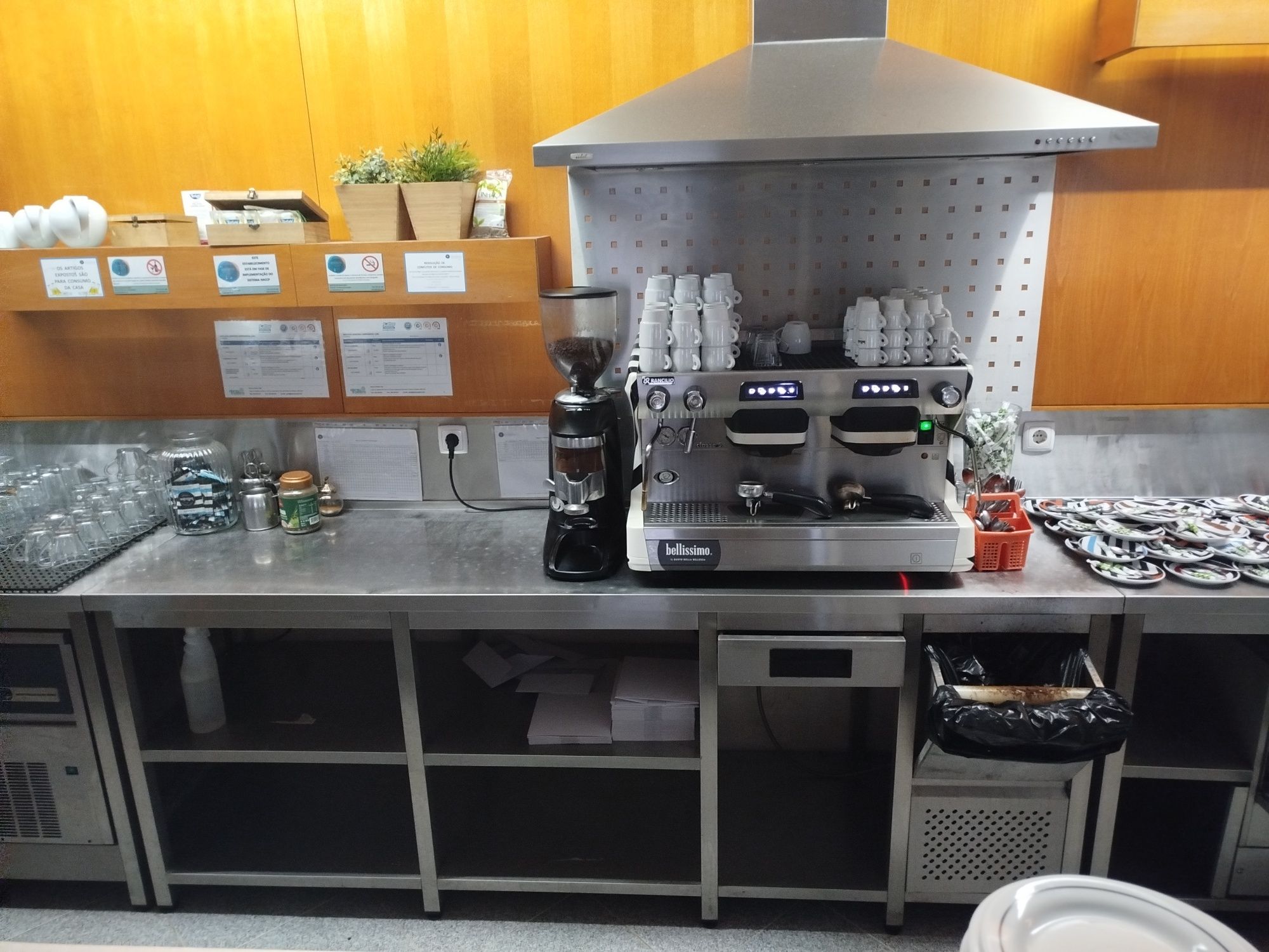 escaparates com tulha de café