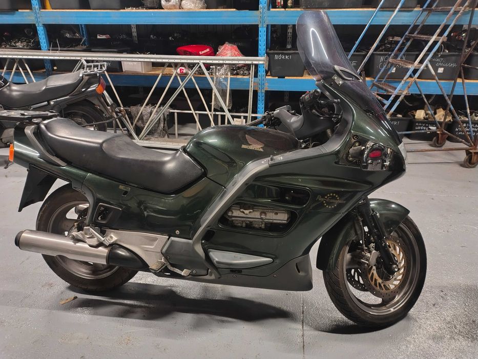 Honda St 1100 Pan European na części. Na poszczególne części.