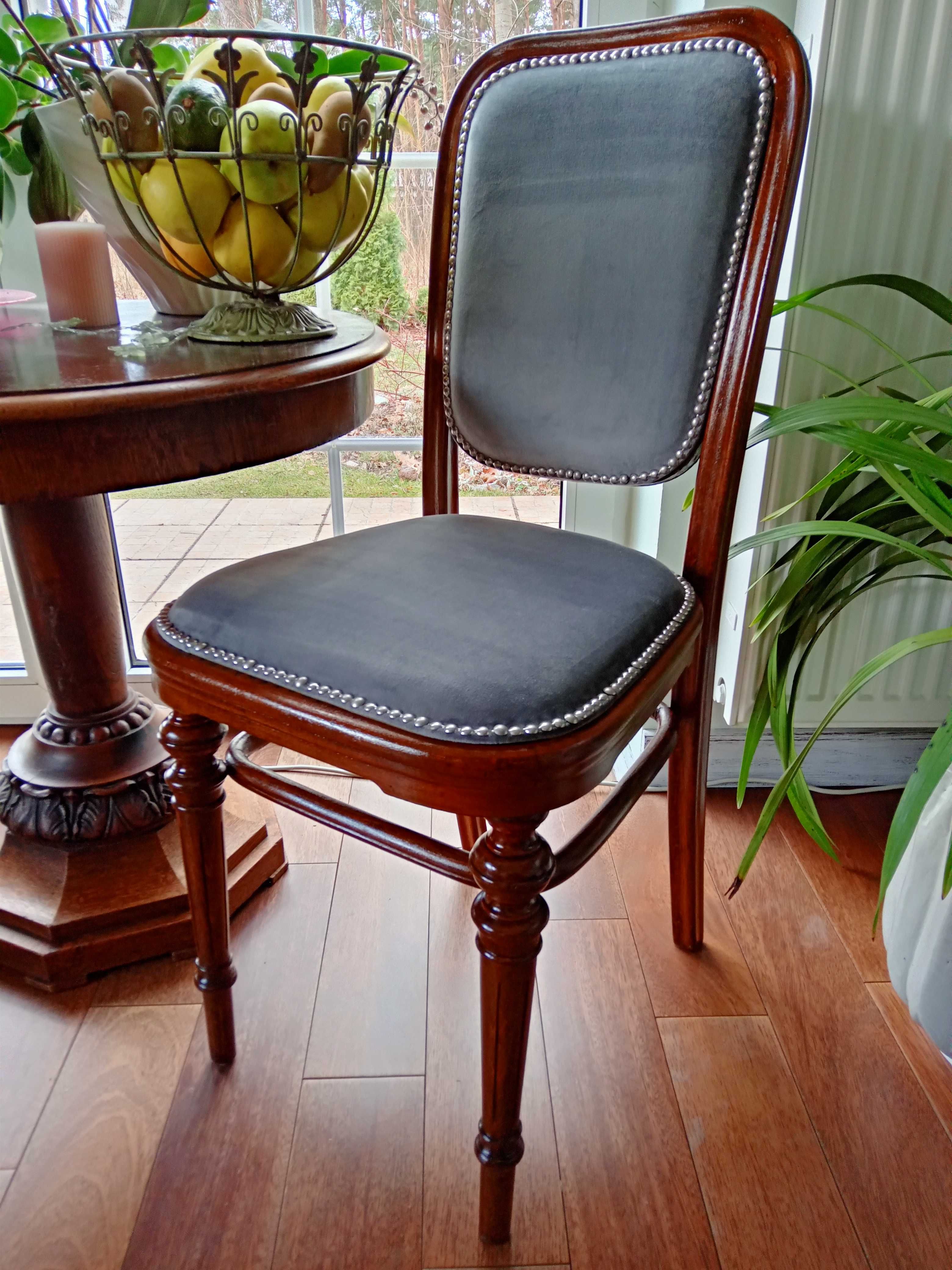 Piękne przedwojenne krzesło z obiciem welurowym ,odnowione-antyk
