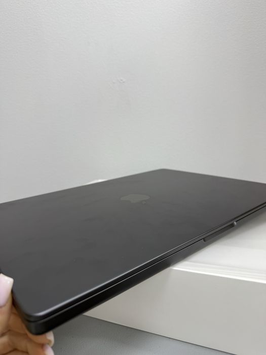 Used Apple Macbook Pro 16 36/512Gb. m3 pro chip