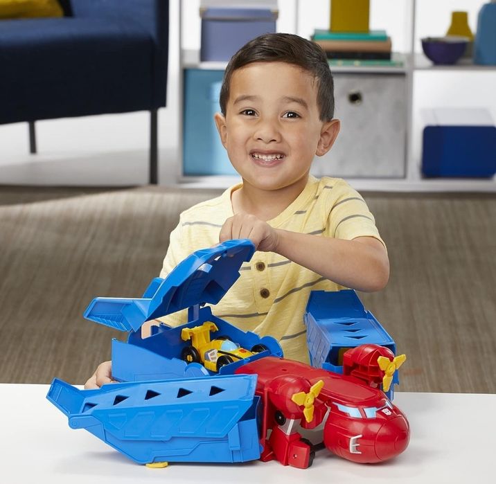 Ігровий набір Optimus Prime Jumbo Jet Wing Racer, фігурка Бамблбі.