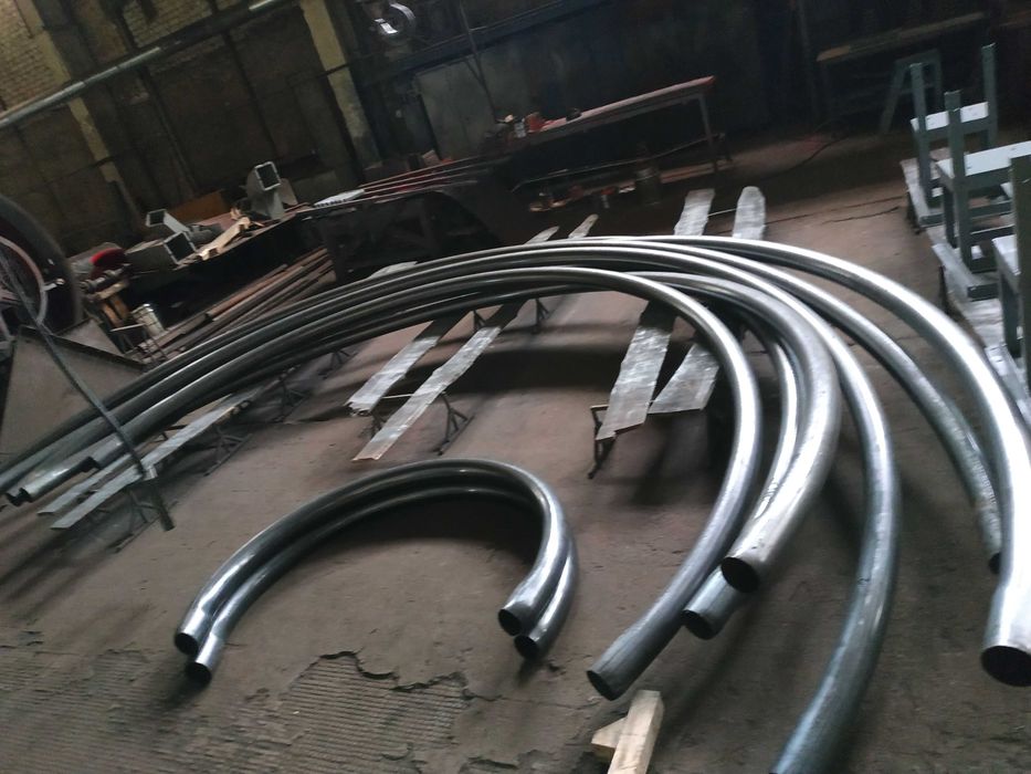 Гибка профильных, круглых труб, арматуры, каркасов мебели.