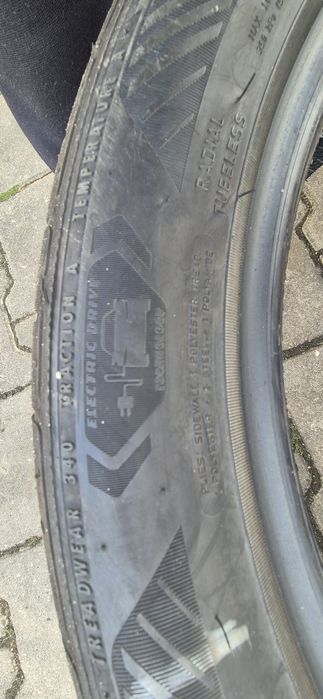Pneu 215/50R19 93T (ELÉTRICO)