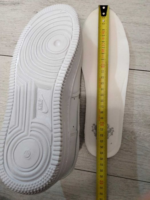 1 but prawy nowy Nike nr 40, długość wkładki 26 cm unisex