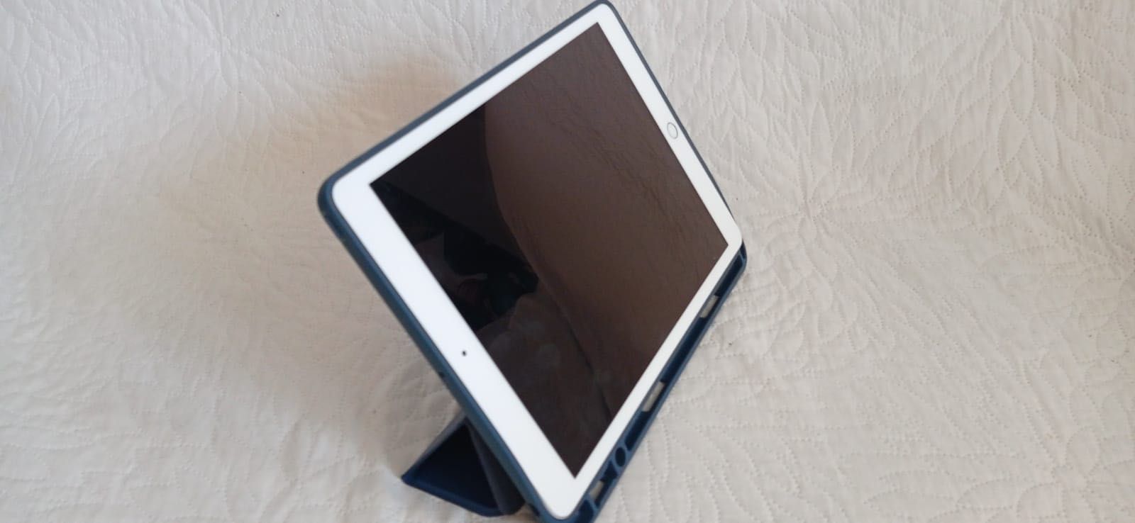 iPad 7 generacji 128MB + ładowarka + futerał