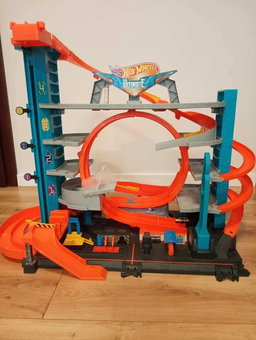 Hot Wheels garaż atak rekina