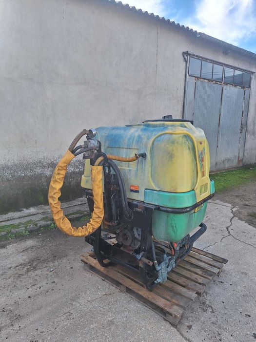 Pulverizador TOMIX 400 litros com lava circuitos e lava-mãos