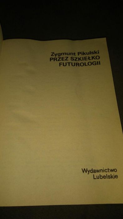 Przez szkiełko futurologii