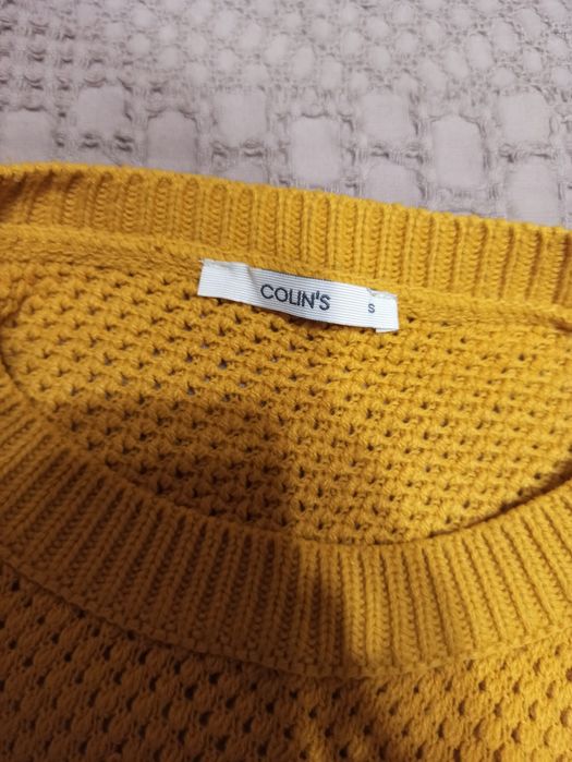 Светр бренду Colin's, жовтого кольору