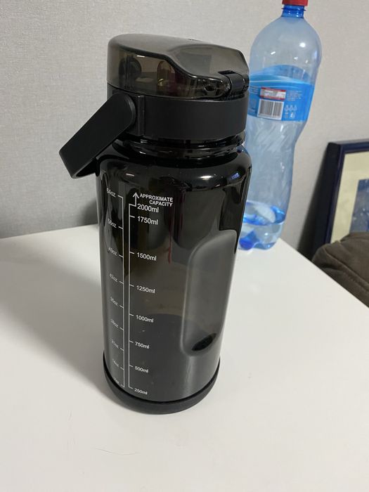 Бутилка для води, 2 літри