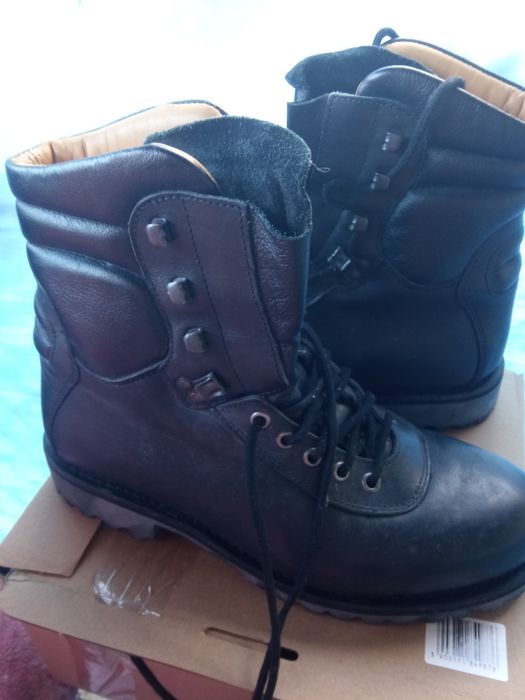 Классные кожаные ботинки.42 размер.