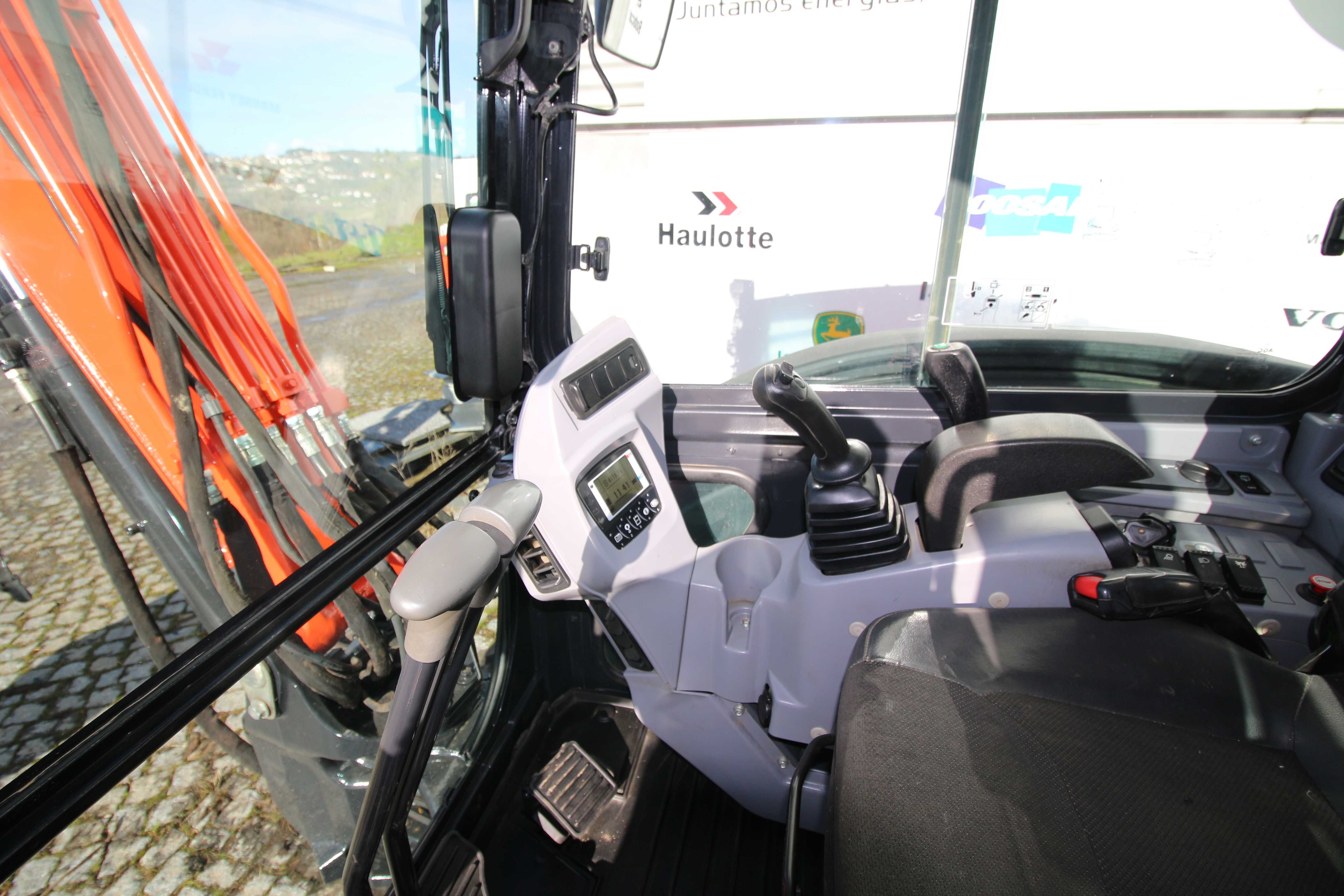 Kubota Mini giratória  rastos 5 toneladas como nova