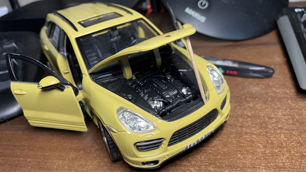 Bburago 1:24 porsche cayenne turbo