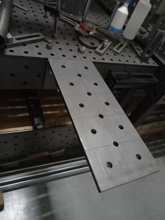 Stół spawalniczy  2400x1200x12 system16 dodatkowy otwór