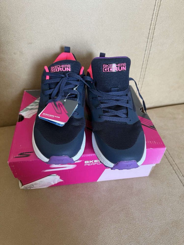 Продам нові жіночі кросівки фірми skechers