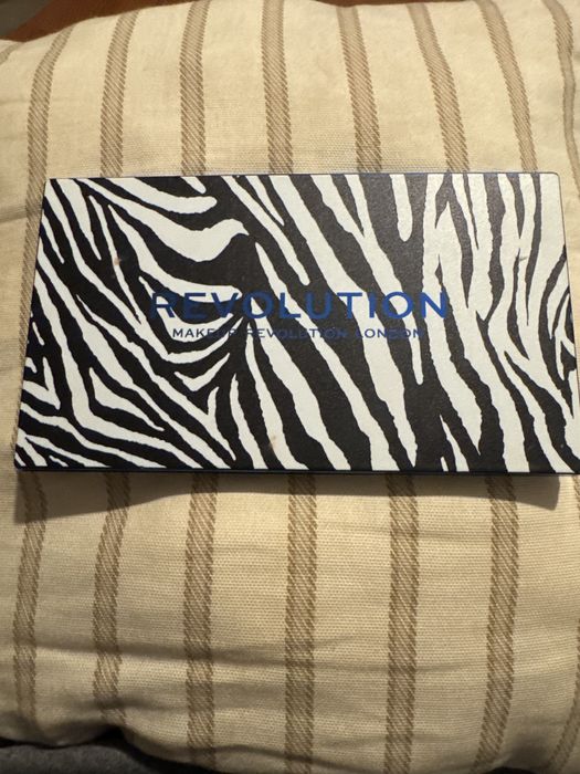 Maquilhagem sombras Revolution