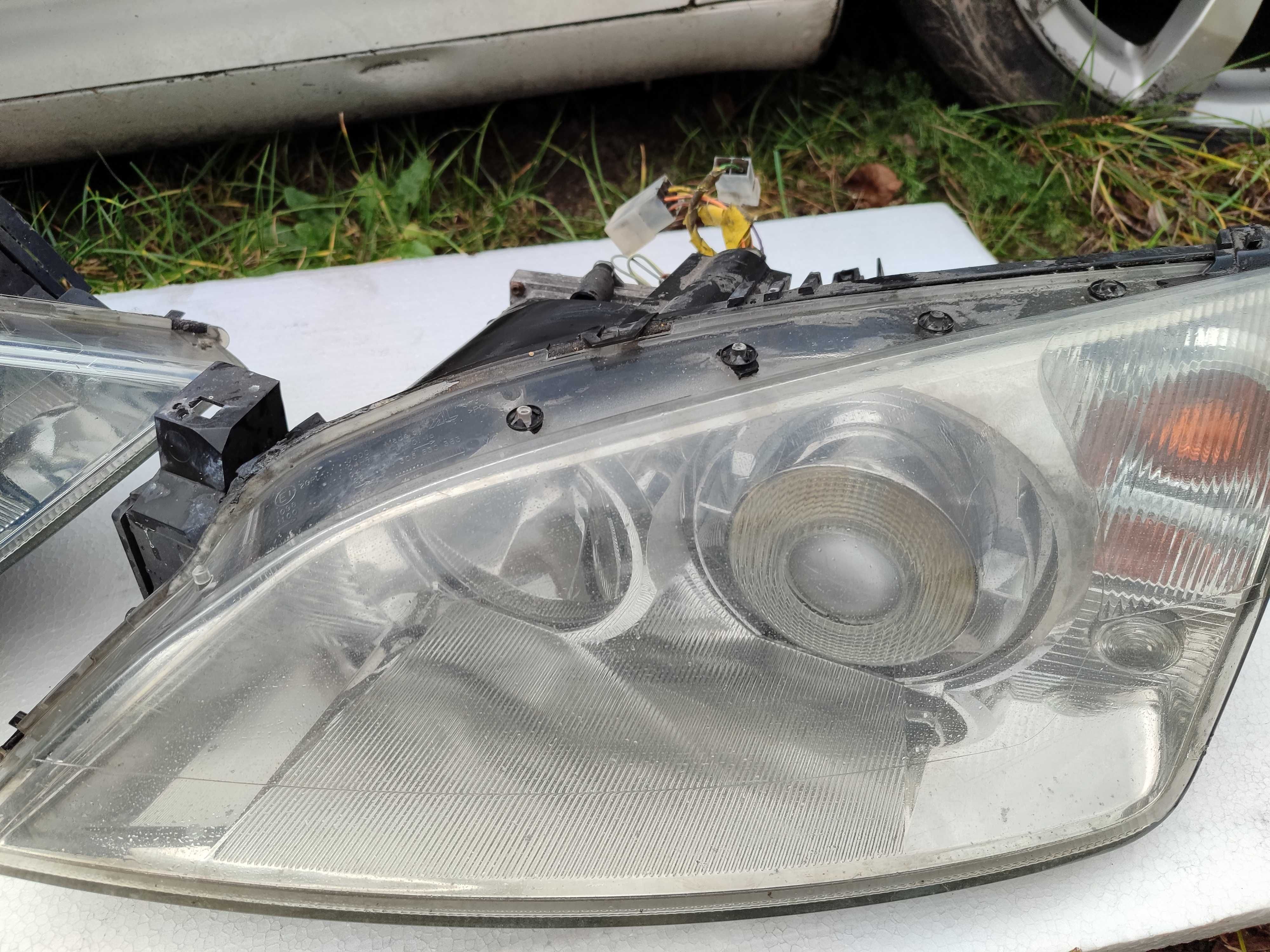 Komplet lamp przednich Xenon Ford Mondeo MK3