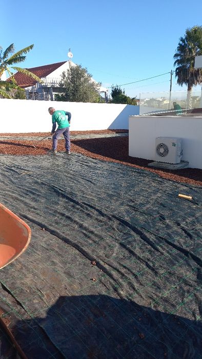 Serviço  corte de árvores manutenção de jardins