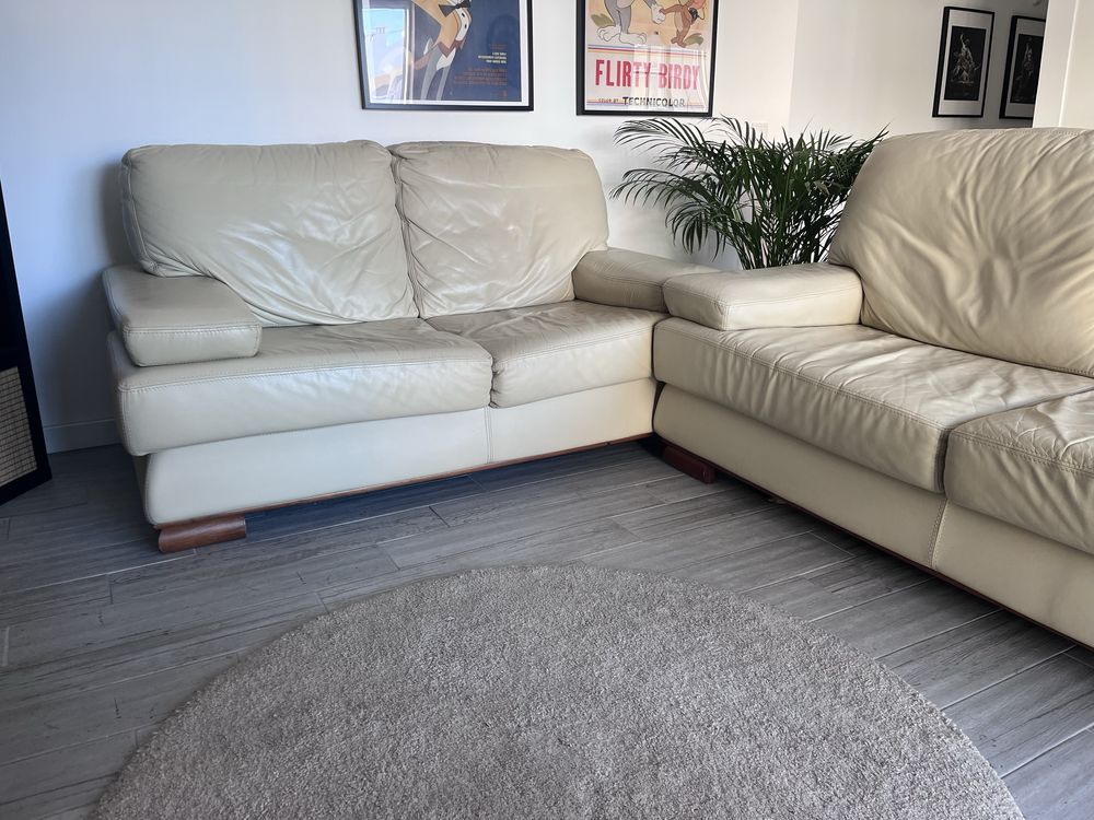 2 sofas em pele beje