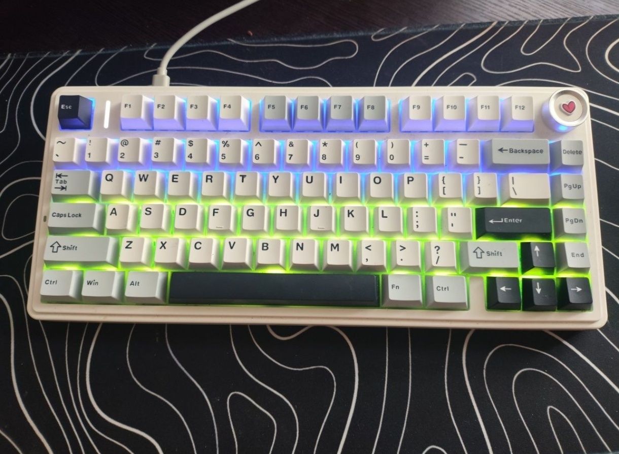продам механическую клавиатуру AULA F75