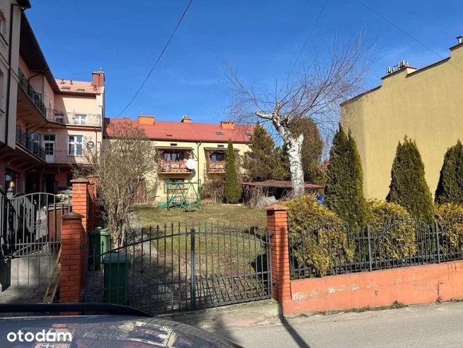Dom Szeregowy w Sercu Miasta – Idealny dla Rodziny lub Inwestycji