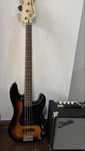Baixo fender squier + vaixa fender
