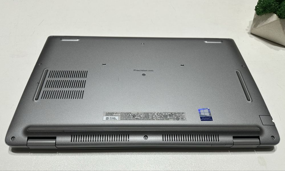 Dell Precision3560 15,6FHD IPS|i5-1145G7|16Gb|256Gb|IrisXE+NVIDIA T500