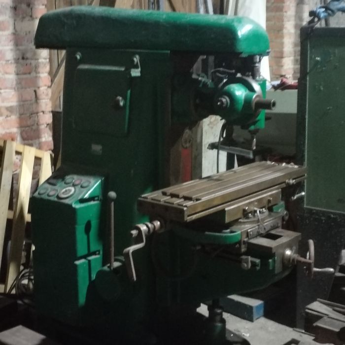 Frezarka uniwersalna fu2