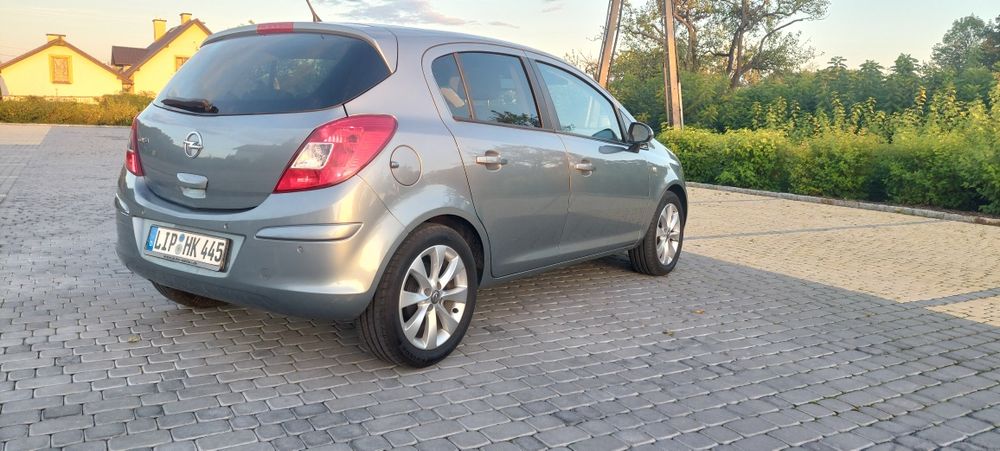 Opel corsa 1.4 2013r