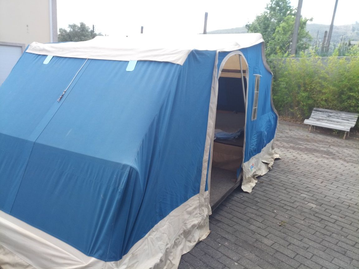 Vendo atrelado tenda