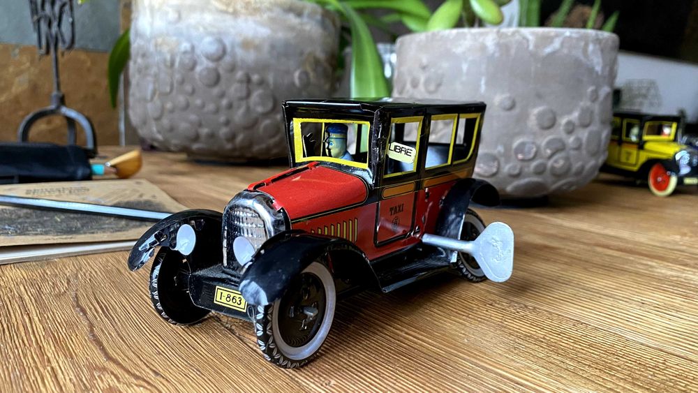 Carro de lata vintage Paya 1905 - Taxi Vermelho (Colecionável)