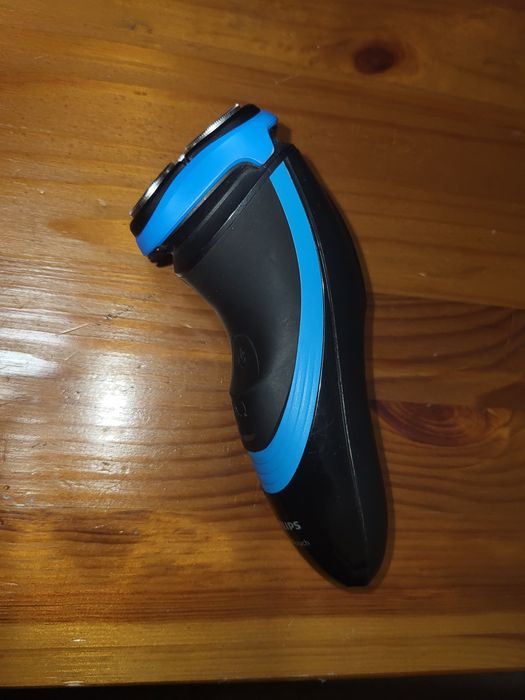 Продам электробритву Philips aquatouch, чехол