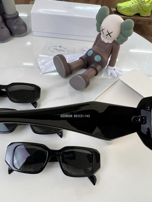 Окуляри сонцезахисні PRADA Square Frame
