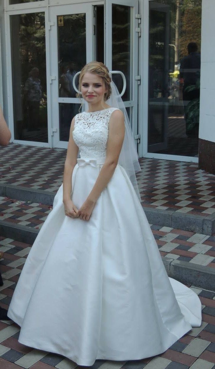 Весільна сукня кольору айворі