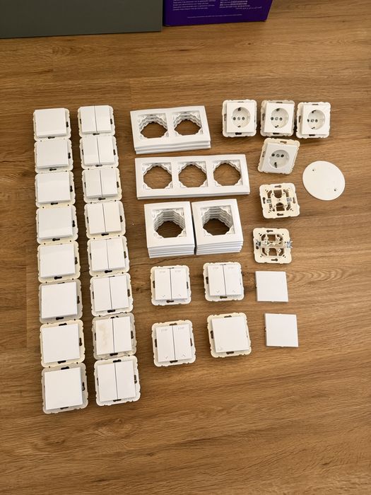 Conjunto de Switches, tomadas e Espelhos Efapel