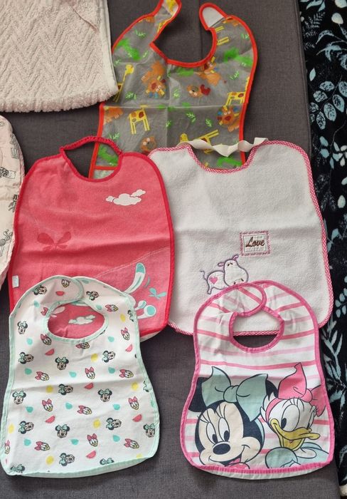 zestaw dla dziecka śliniaki, wkładki, ręcznik, poduszka