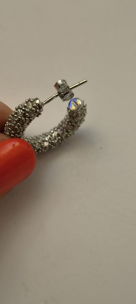 Argola em prata com pedras