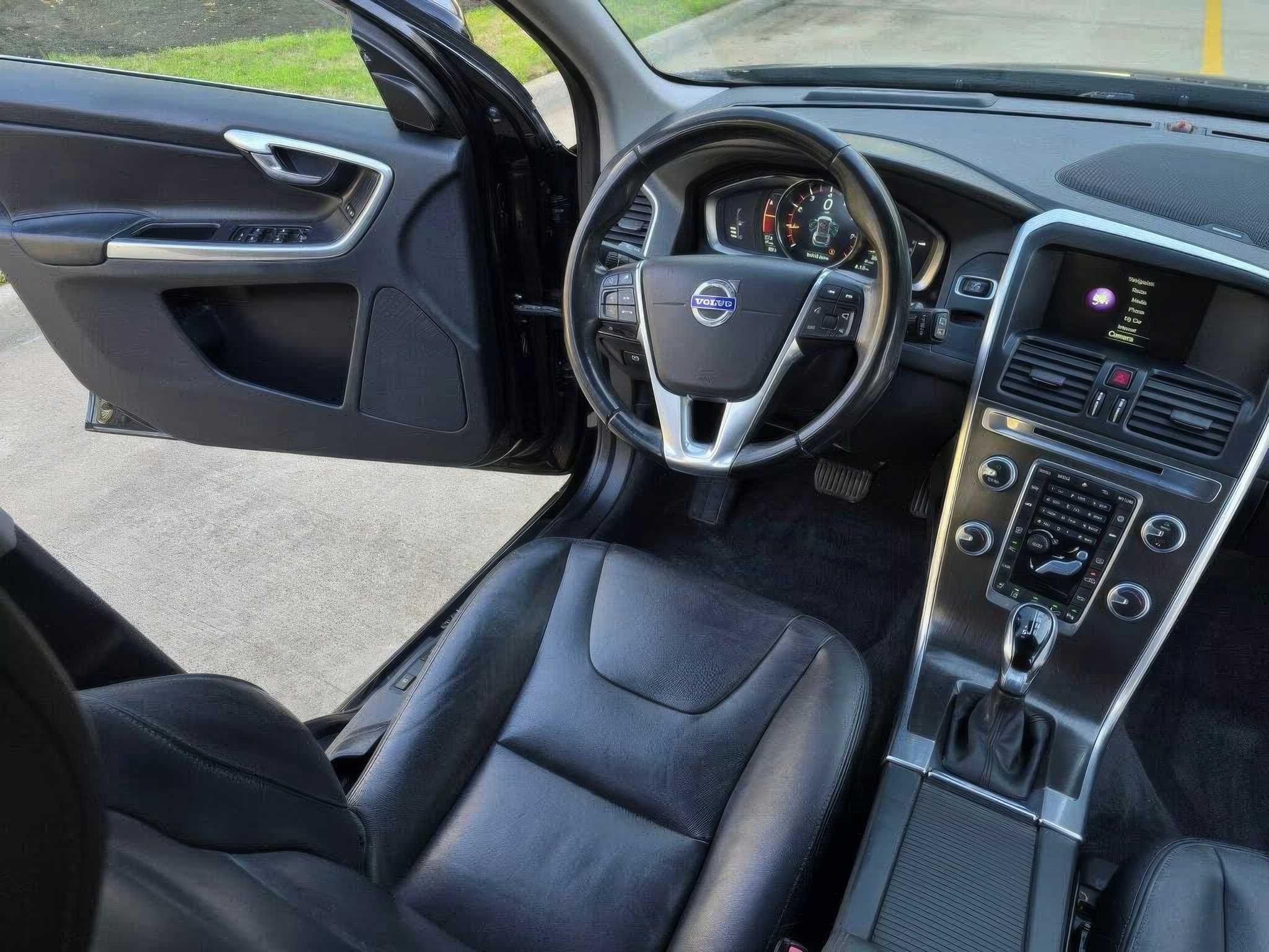 2016 Volvo XC60 T5 Drive-E Platinum FWD