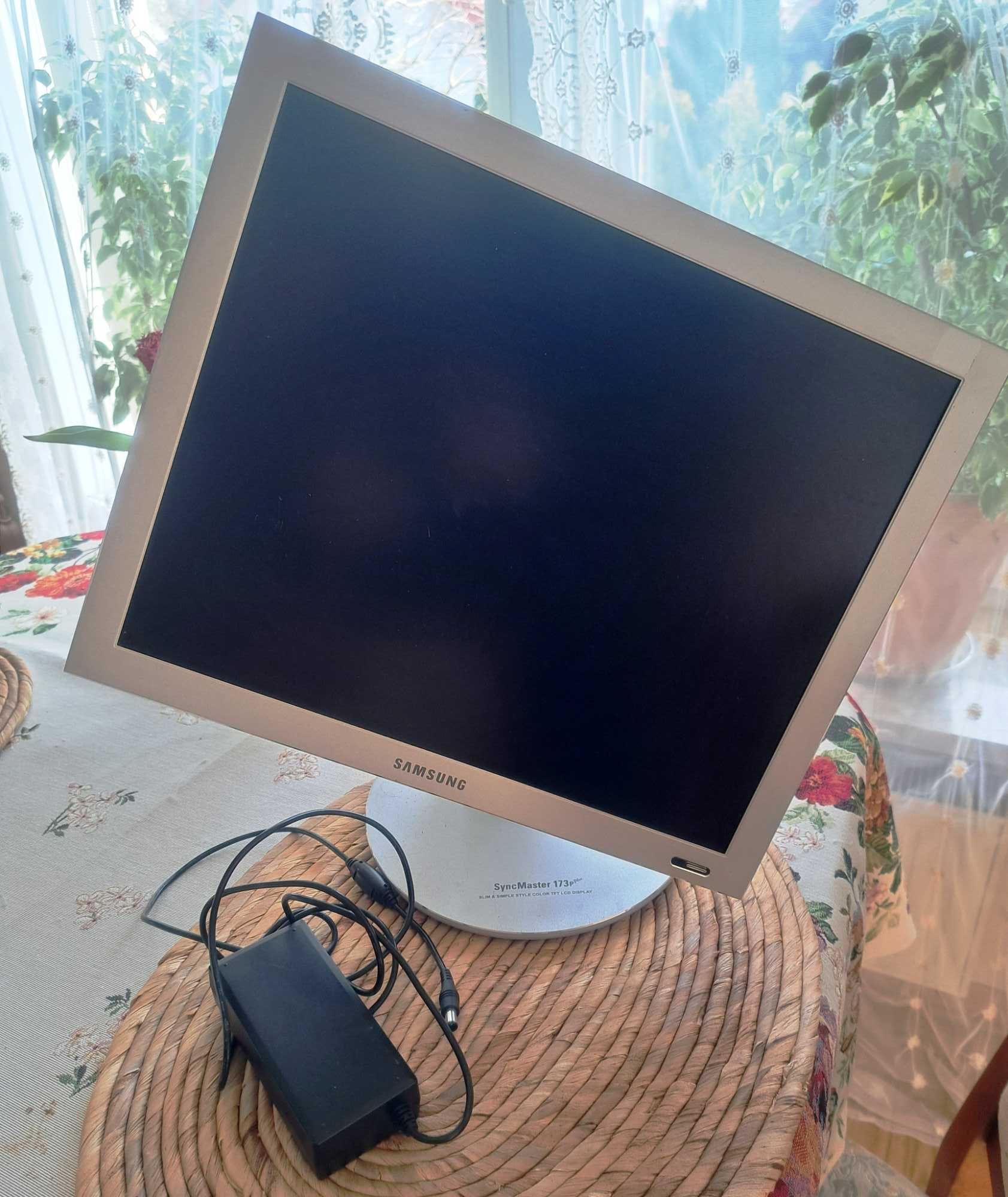 Monitor 17" Samsung VGA DVI pivot