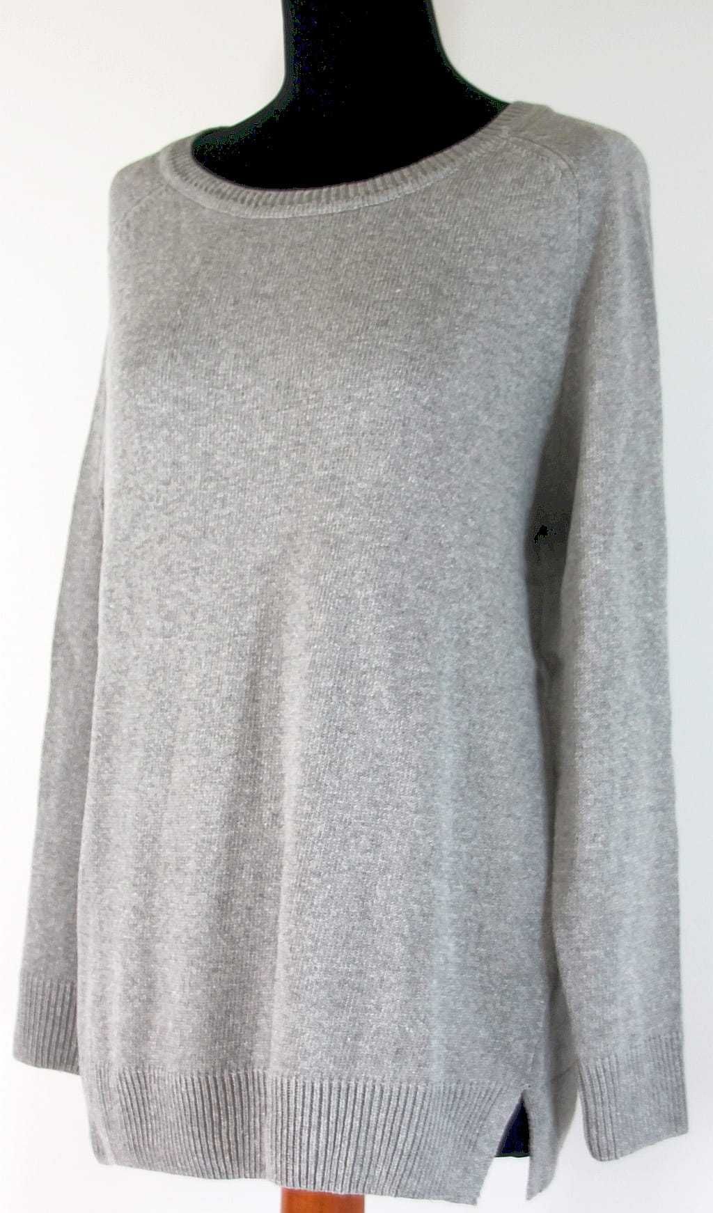 Sweter popielaty klasyczny Rozmiar  40/42